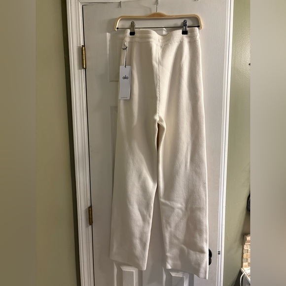 ALO Yoga Scholar Straight Leg Sweatpant XS Ivory NWT - Picture 7 of 7